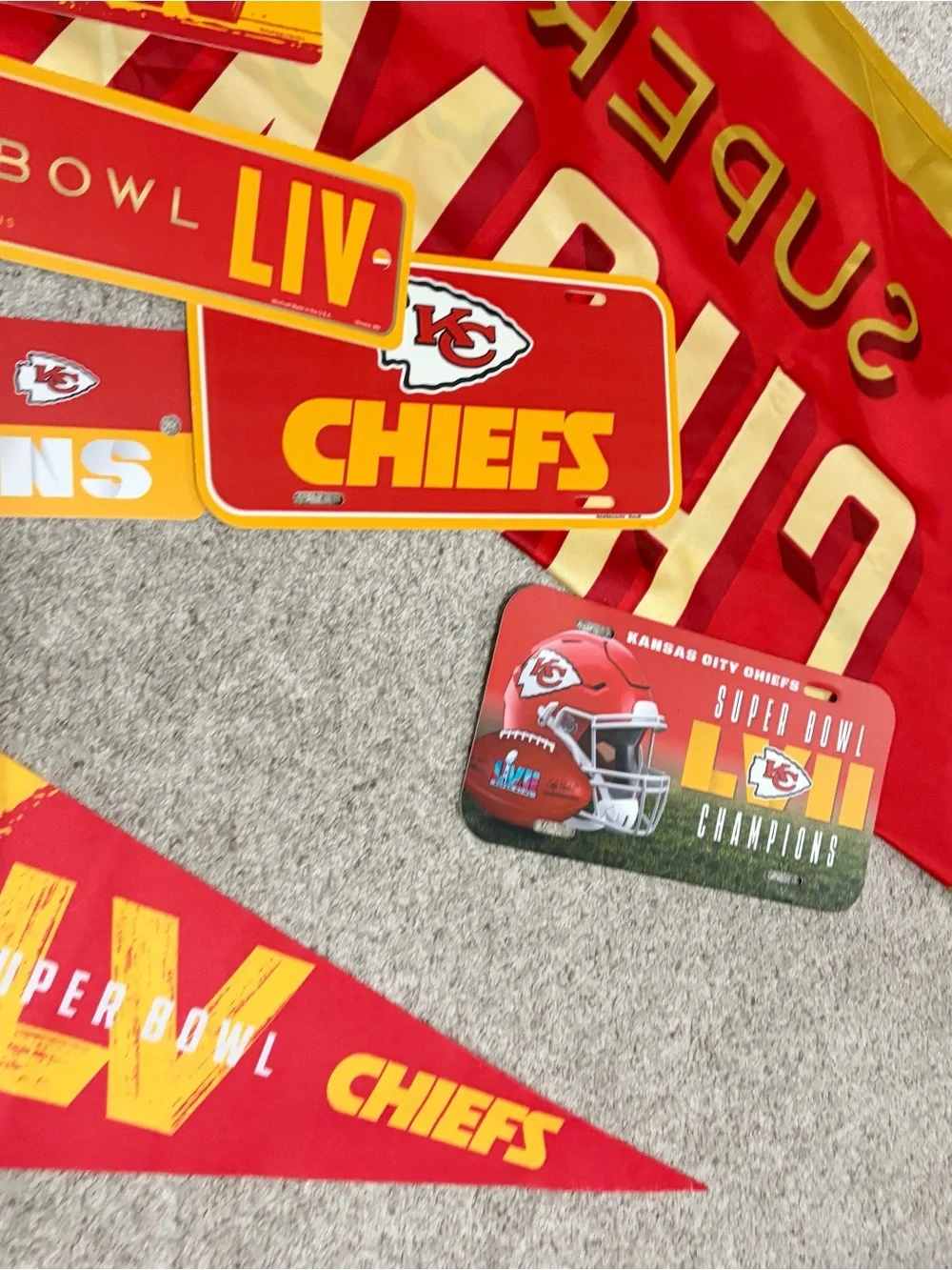 Lot Of 7 Kansas City Chiefs Super Bowl NFL Signs & Flag Wall Art Decoration NFL